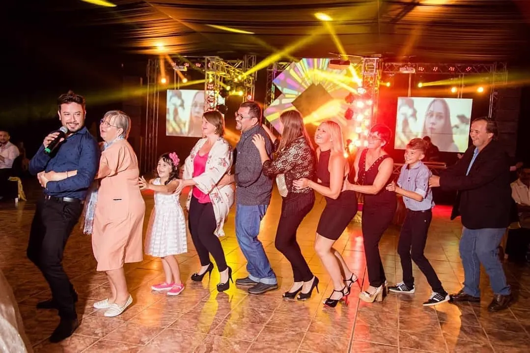 Fiesta con luces y humo